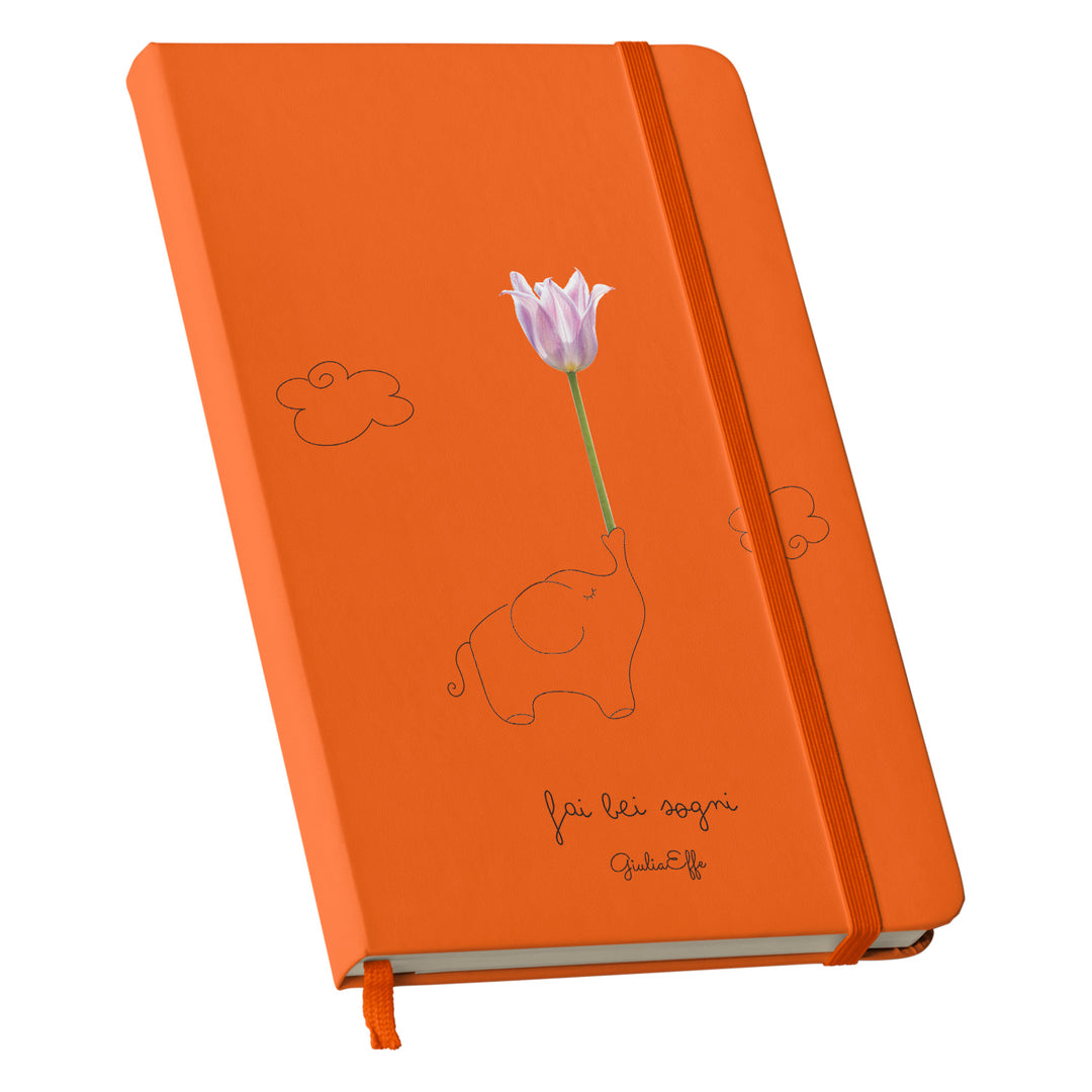 Taccuino Fai bei sogni dell'album Creatività su carta di GiuliaEffe: copertina soft touch in 8 colori, con chiusura e segnalibro coordinati
