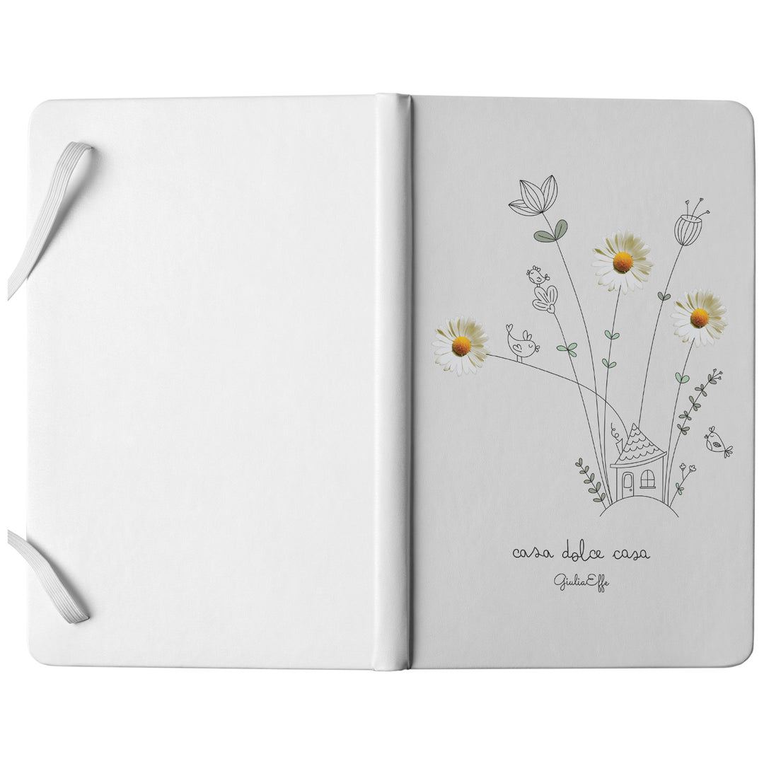 Taccuino Casa dolce casa dell'album Creatività su carta di GiuliaEffe: copertina soft touch in 8 colori, con chiusura e segnalibro coordinati