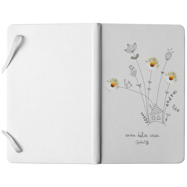 Taccuino Casa dolce casa dell'album Creatività su carta di GiuliaEffe: copertina soft touch in 8 colori, con chiusura e segnalibro coordinati