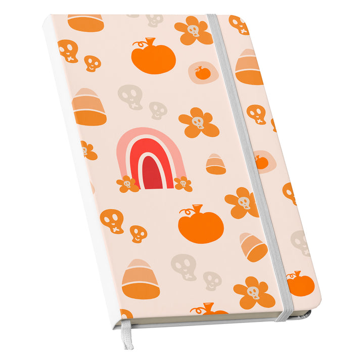 Taccuino Halloween dell'album Witchy Wonder di WonderValy: copertina soft touch in 8 colori, con chiusura e segnalibro coordinati