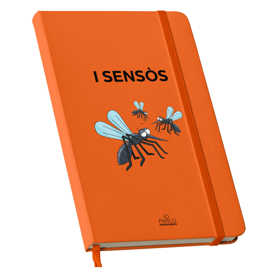 Taccuino I SENSÒS dell'album LÌNNEA BÉSTJI di Io parlo parmigiano: copertina soft touch in 8 colori, con chiusura e segnalibro coordinati