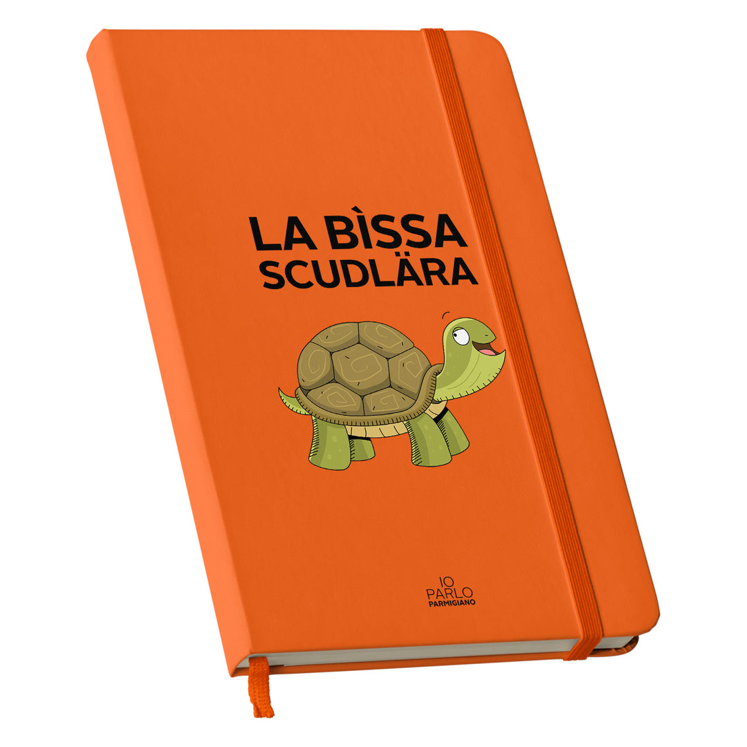 Taccuino LA BÌSSA SCUDLÄRA dell'album LÌNNEA BÉSTJI di Io parlo parmigiano: copertina soft touch in 8 colori, con chiusura e segnalibro coordinati