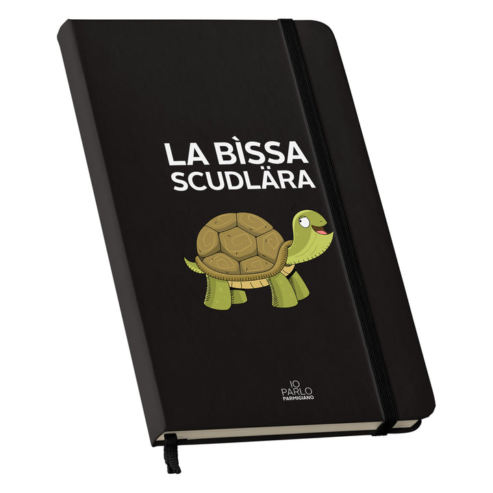 Taccuino LA BÌSSA SCUDLÄRA dell'album LÌNNEA BÉSTJI di Io parlo parmigiano: copertina soft touch in 8 colori, con chiusura e segnalibro coordinati