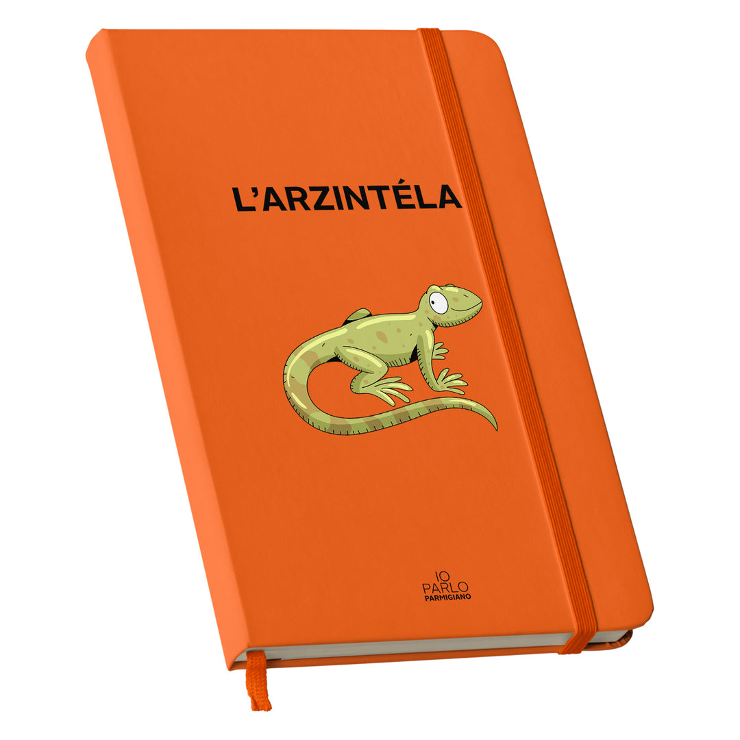 Taccuino L'ARZINTÉLA dell'album LÌNNEA BÉSTJI di Io parlo parmigiano: copertina soft touch in 8 colori, con chiusura e segnalibro coordinati