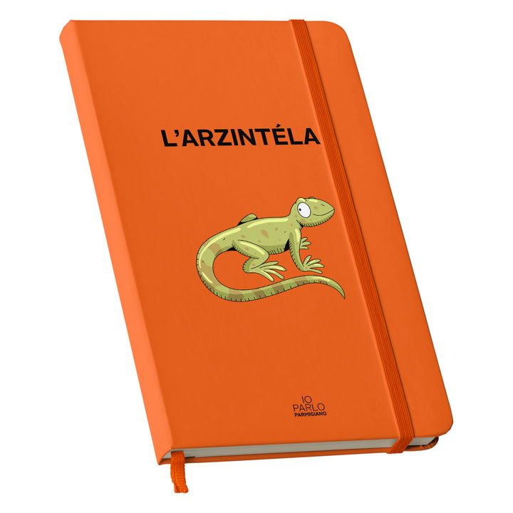 Taccuino L'ARZINTÉLA dell'album LÌNNEA BÉSTJI di Io parlo parmigiano: copertina soft touch in 8 colori, con chiusura e segnalibro coordinati