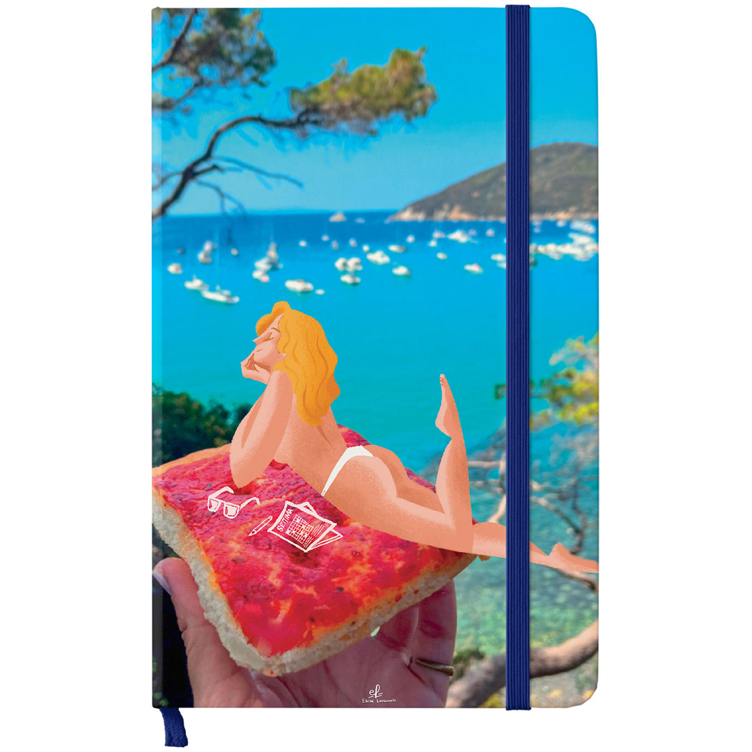 Taccuino Elba dell'album Taccuini per viaggiare (anche con la mente) di Elisa Lanconelli: copertina soft touch in 8 colori, con chiusura e segnalibro coordinati