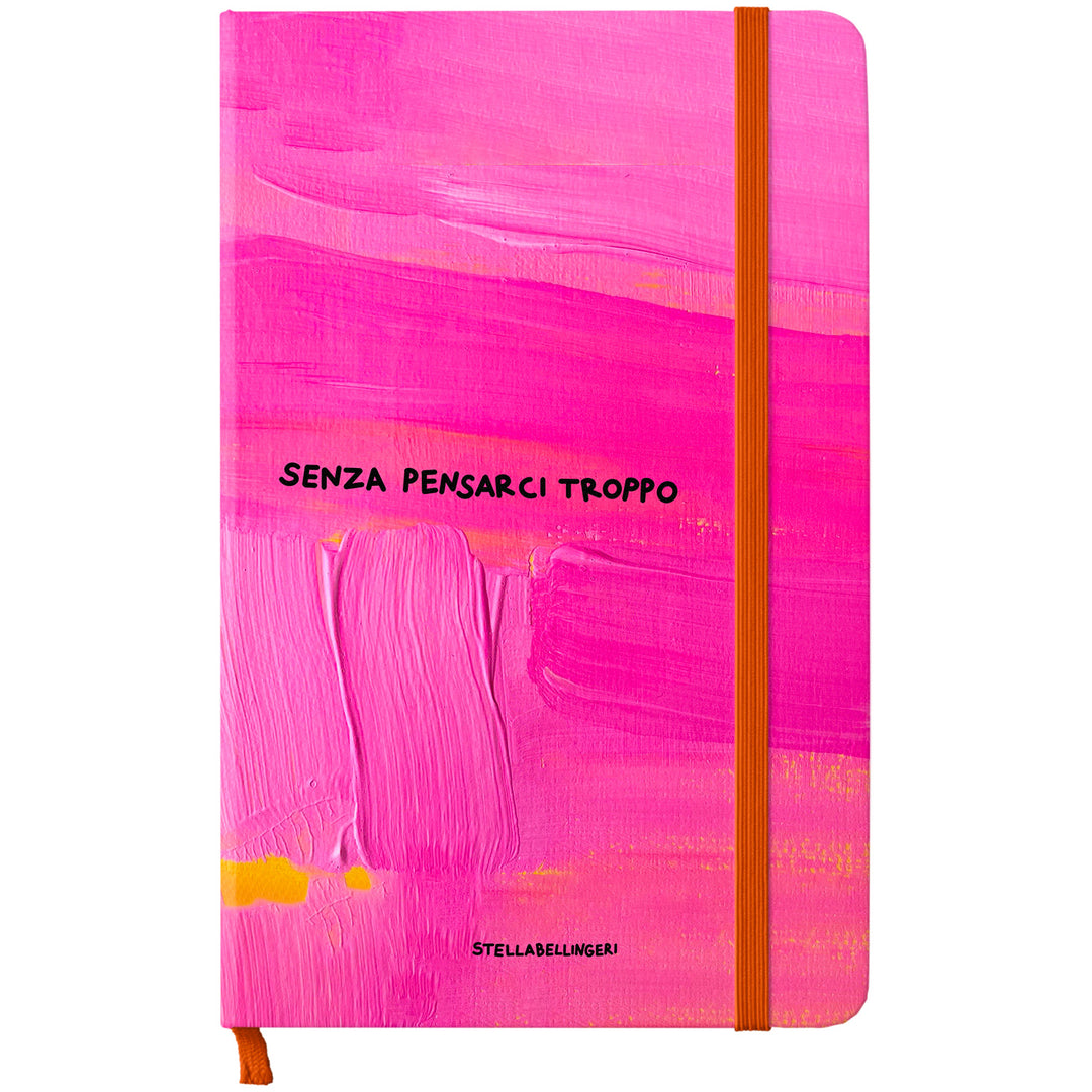 Taccuino Senza pensarci troppo dell'album Taccuini Art is terapy di Stella Bellingeri: copertina soft touch in 8 colori, con chiusura e segnalibro coordinati