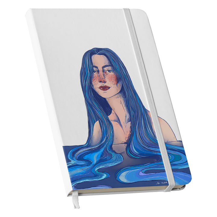 Taccuino il volto dell'estate dell'album Taccuini blu di Blulimone: copertina soft touch in 8 colori, con chiusura e segnalibro coordinati