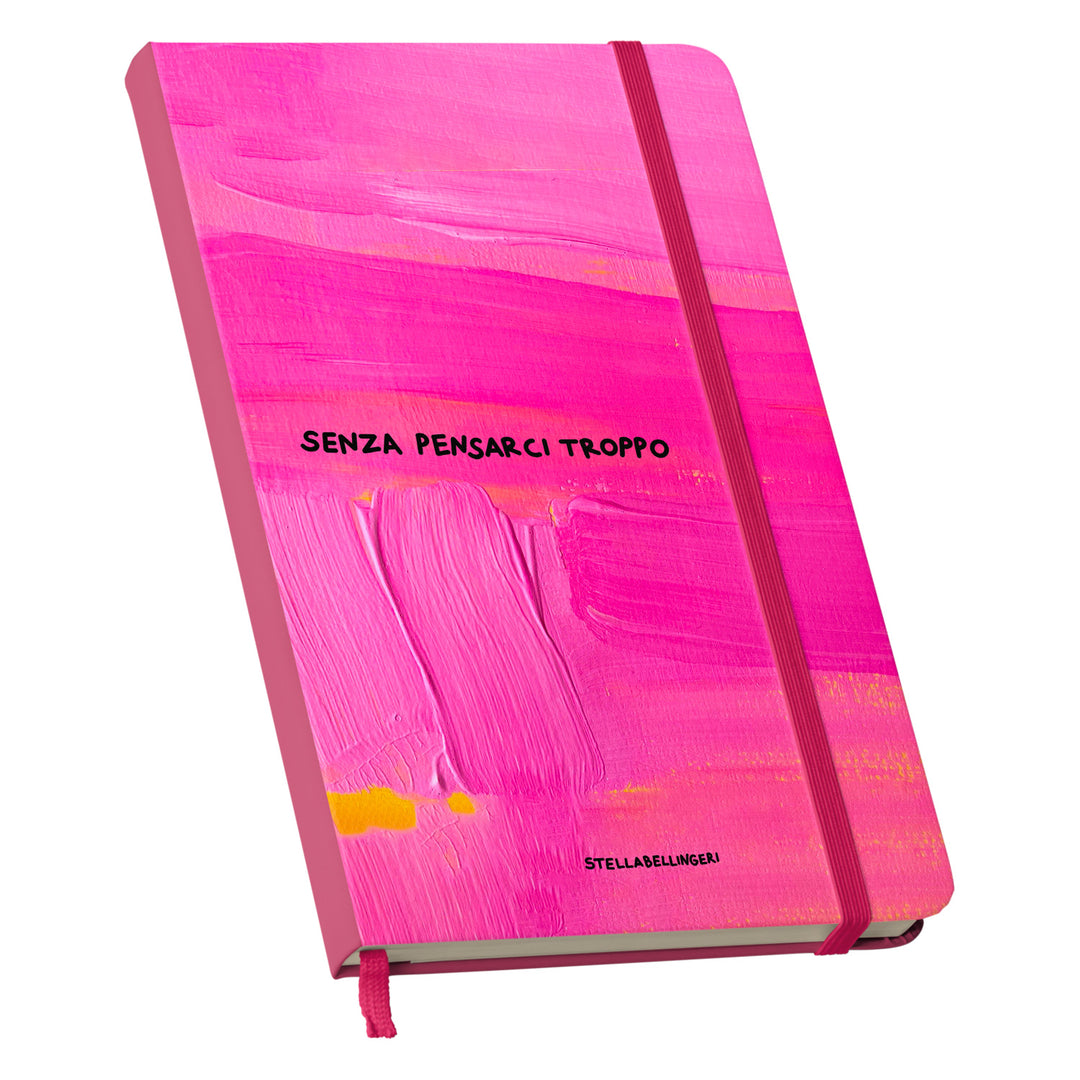 Taccuino Senza pensarci troppo dell'album Taccuini Art is terapy di Stella Bellingeri: copertina soft touch in 8 colori, con chiusura e segnalibro coordinati
