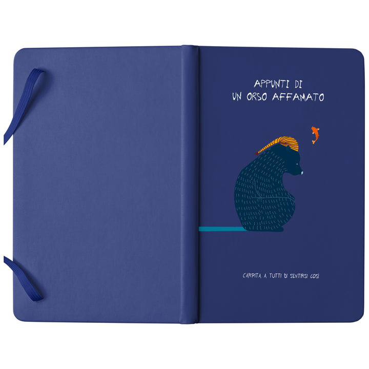 Taccuino Appunti di un orso dell'album Taccuini a tutti di Carpita A Tutti: copertina soft touch in 8 colori, con chiusura e segnalibro coordinati